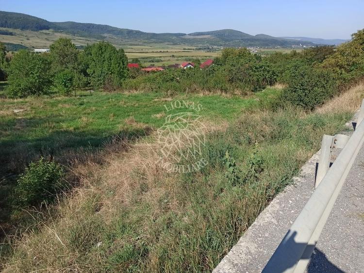 Teren Construcții intravilan de 1400 mp, în Crainimăt