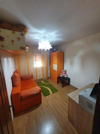 Apartament cu 3 camere decomandat, mobilat în Chiajna