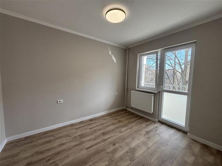 Apartament cu 3 camere decomandat în Iosia-Nord
