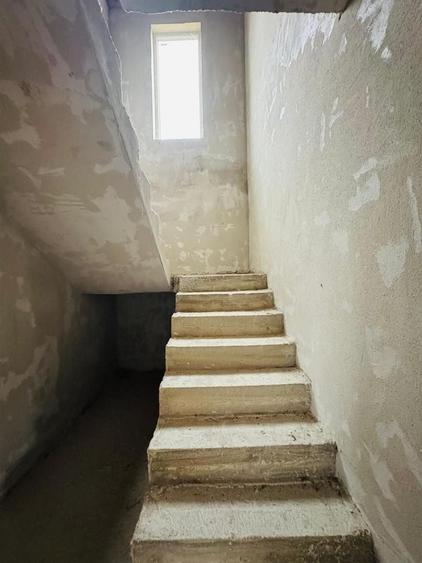 Duplex cu 10 camere decomandat cu Canalizare în Dealuri Oradea