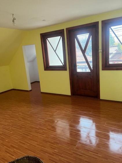 Casă individuală cu 7 camere cu Teren 400 Mp în Central