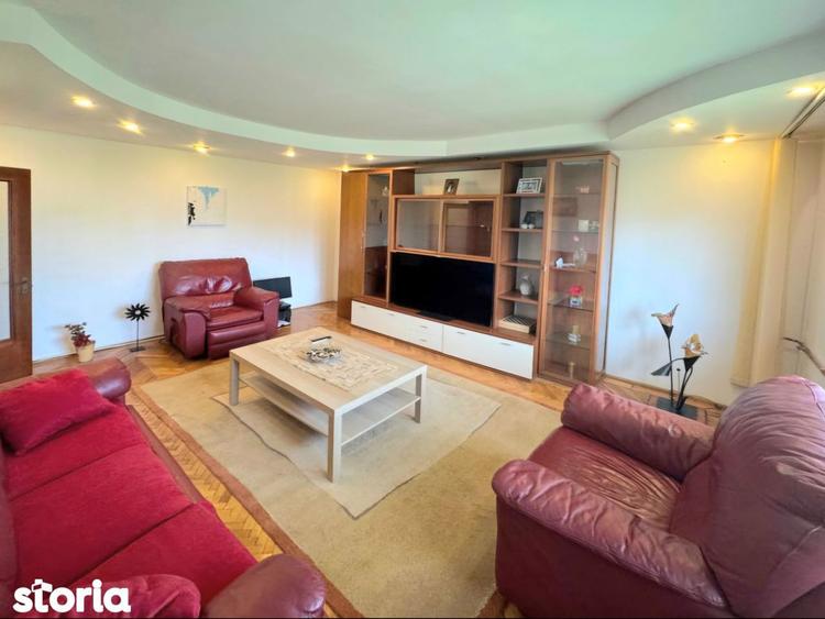Apartament cu 3 camere, mobilat în Nerva Traian