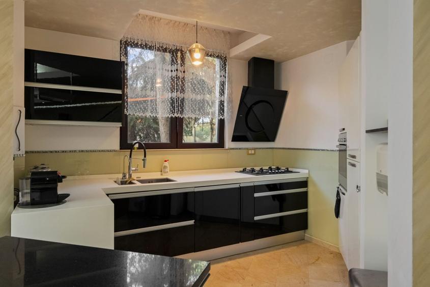 Duplex cu 5 camere cu Canalizare în Central