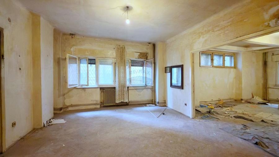 Apartament cu 3 camere semidecomandat în Universitate