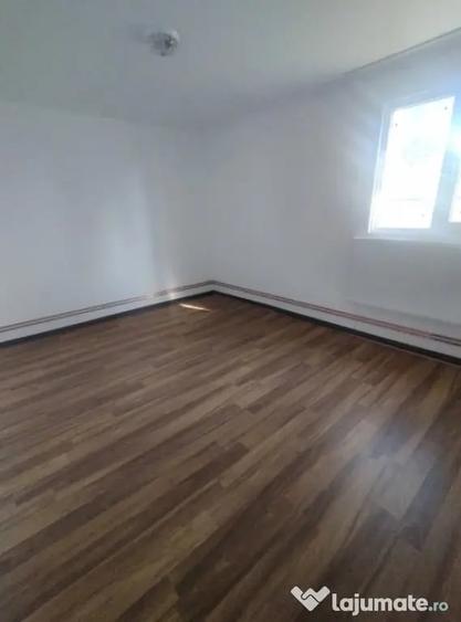 Casă cu 3 camere cu Teren 500 Mp în Predeal