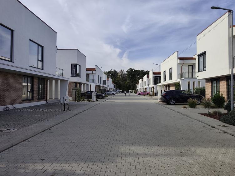 Casă individuală cu 5 camere cu Canalizare în Mogoșoaia