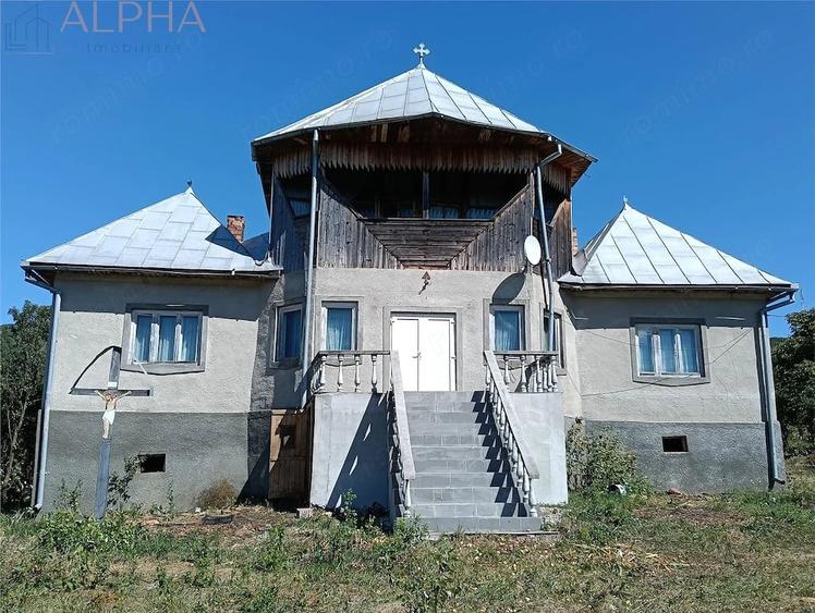 Casă cu 5 camere cu Teren 2320 Mp în Herina