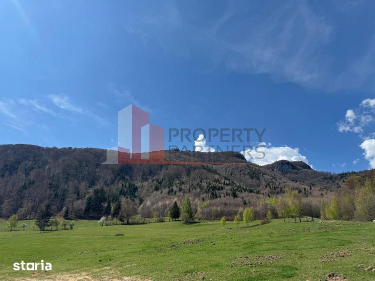 Teren de 1436 mp, în Bran