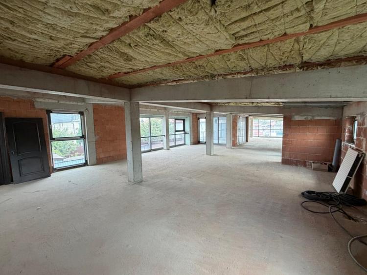 Spațiu comercial, de 162 mp, în Florești