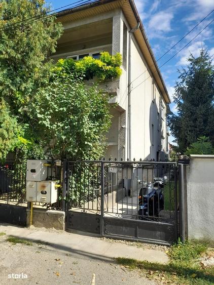 Casă cu 4 camere în Ștrandului