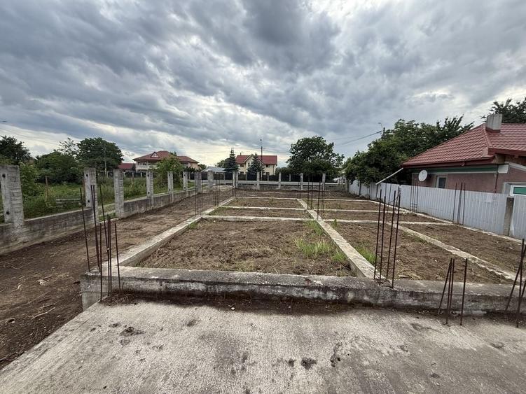 Teren de 2100 mp, în Dumbrava (Răchitoasa)