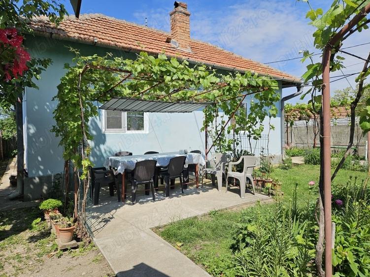 Casă cu 5 camere cu Teren 1265 Mp în Corlățel