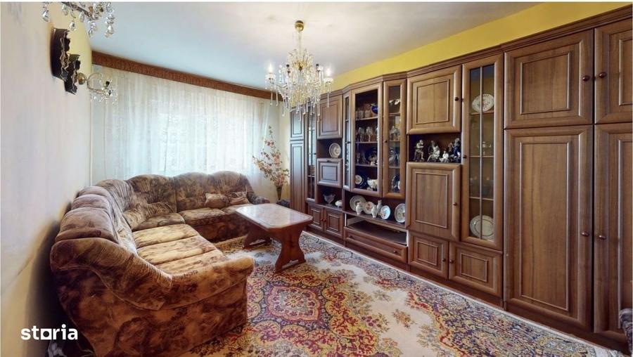 Apartament cu 3 camere decomandat în Vasile Aaron