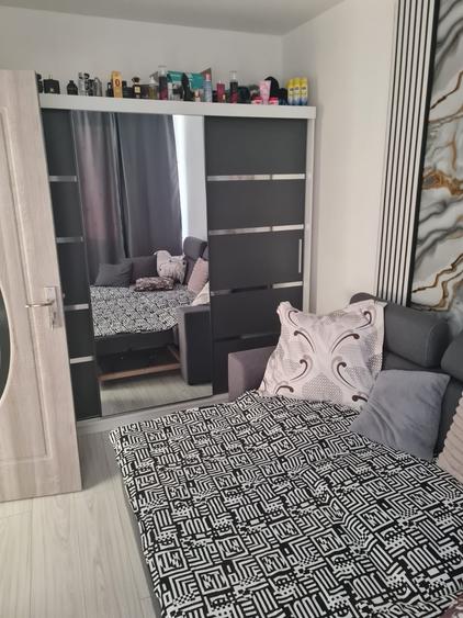 Apartament cu 2 camere semidecomandat în Bucur Obor
