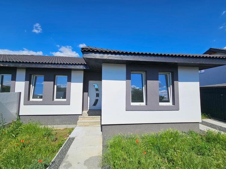 Duplex cu 4 camere cu Canalizare în Parța