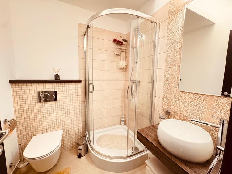Apartament cu 3 camere decomandat în Furnica