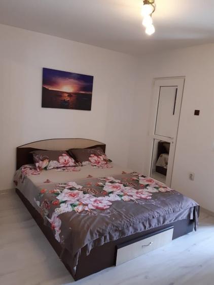 Casă individuală cu 7 camere cu Canalizare în Faleza Nord