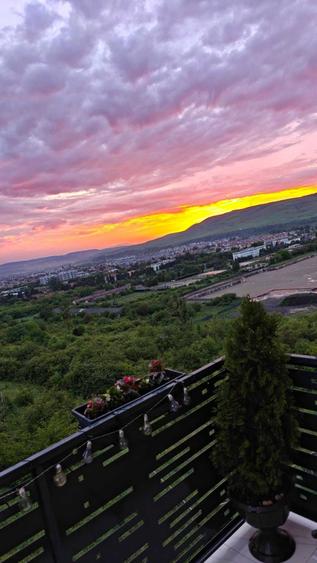 Apartament cu 3 camere decomandat în Florești