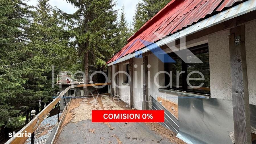 Casă cu 4 camere decomandat în Petros