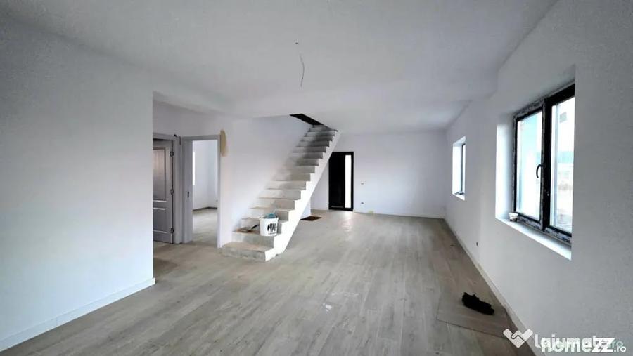 Casă cu 3 camere cu Teren 390 Mp în Păulești