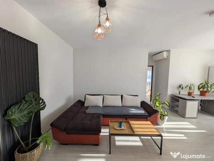 Apartament cu 3 camere semidecomandat în Florești