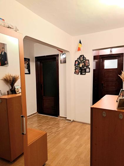 Apartament cu 4 camere decomandat în Mofleni