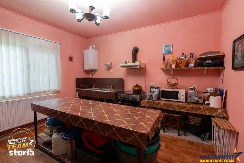Casă cu 5 camere cu Teren 1700 Mp în Mereni