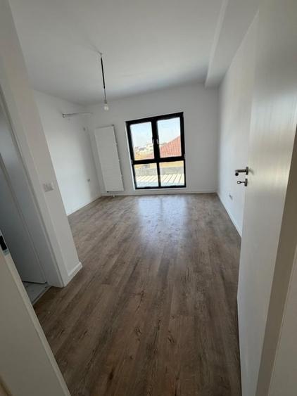 Casă cu 5 camere cu Teren 200 Mp în Jilava
