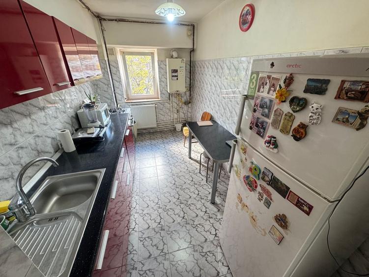 Apartament cu 2 camere decomandat, mobilat în Dacia