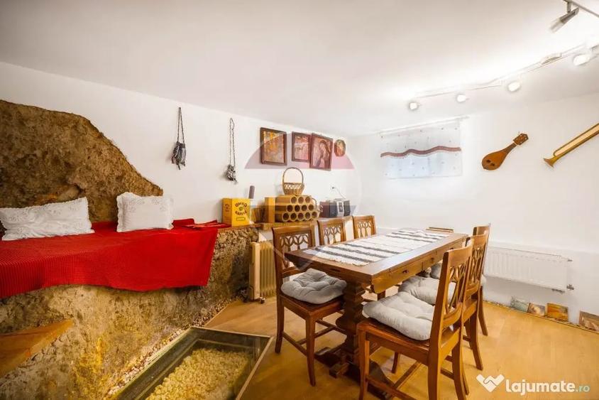 Casă cu 8 camere cu Teren 164 Mp în Brașovul Vechi