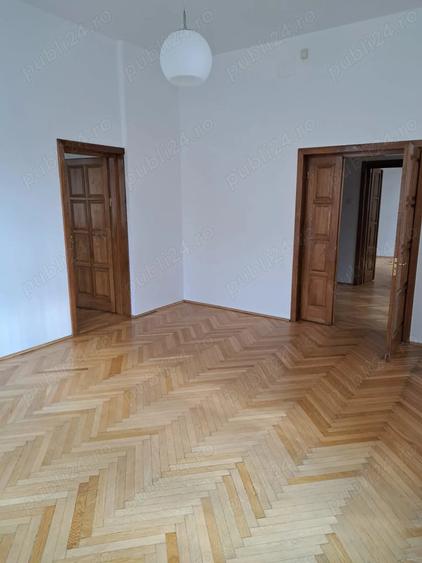 Casă cu 6 camere cu Teren 250 Mp în Pache Protopopescu