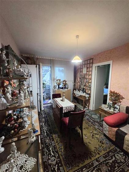 Apartament cu 3 camere semidecomandat în Groapa