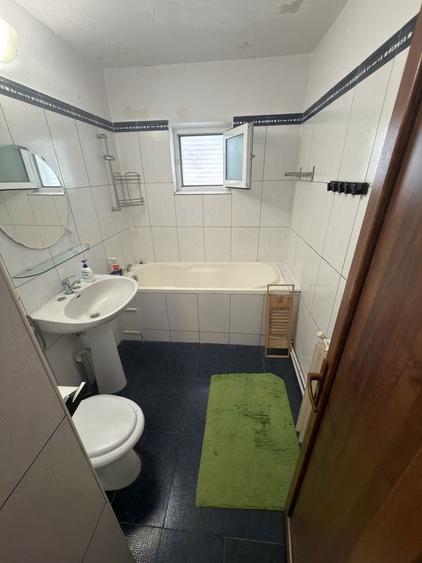 Apartament cu 3 camere decomandat în Exterior Vest