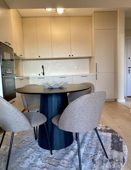 Apartament cu 3 camere decomandat în Exterior Vest