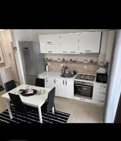 Apartament cu 2 camere semidecomandat în Exterior Vest