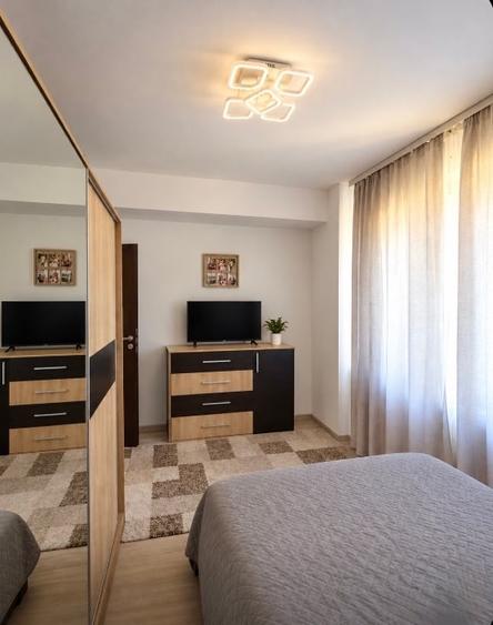 Apartament cu 3 camere decomandat, mobilat în Roșu
