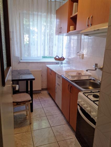 Apartament cu 3 camere, mobilat în Tipografilor