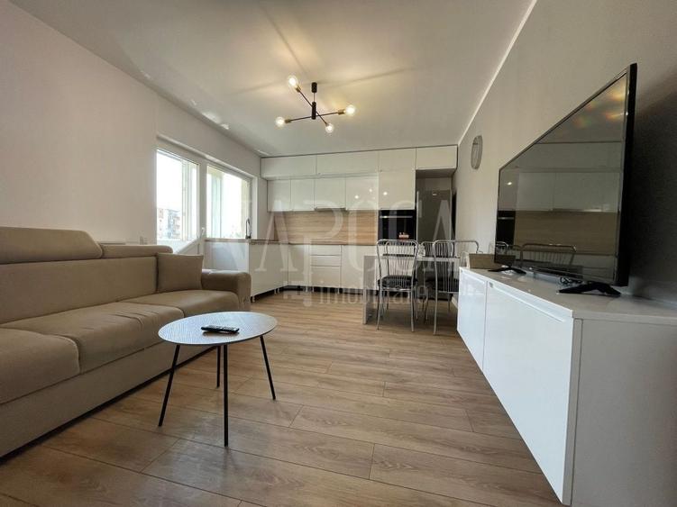 Apartament cu 3 camere semidecomandat în Între Lacuri