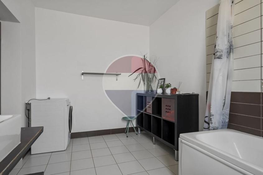 Casă individuală cu 6 camere cu Teren 572 Mp în Central