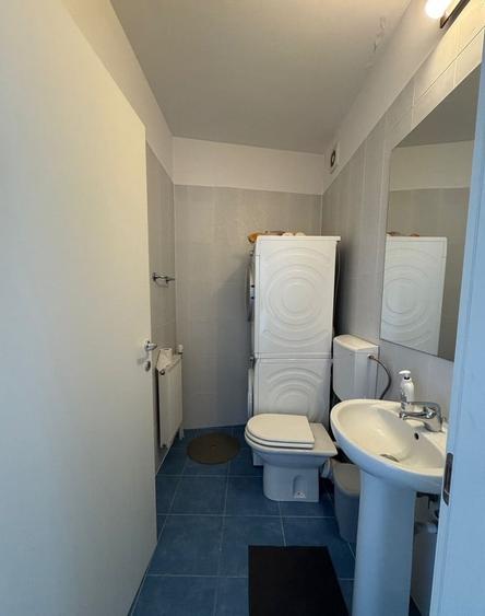 Apartament cu 3 camere decomandat, mobilat în Doamna Ghica