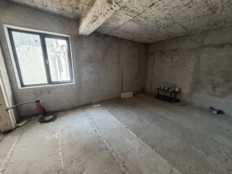 Casă individuală cu 5 camere cu Canalizare în Central