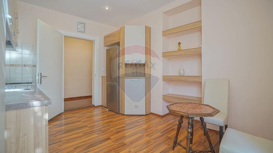 Apartament cu 3 camere semidecomandat, mobilat în Cetatea