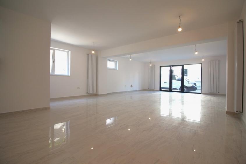 Spațiu comercial, de 67.400001525879 mp, în Dacia