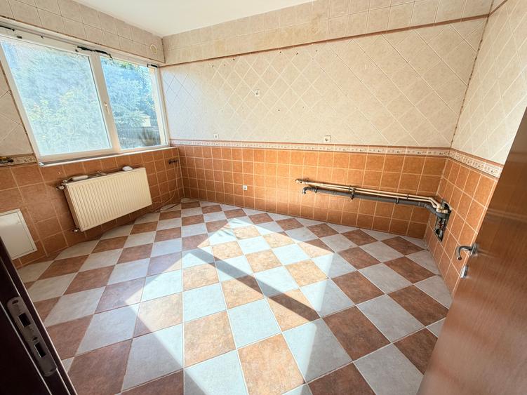 Duplex cu 4 camere cu Canalizare în Central
