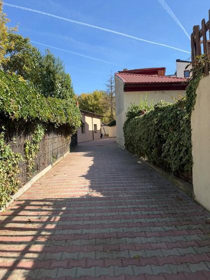 Casă cu Teren 500 Mp în Central