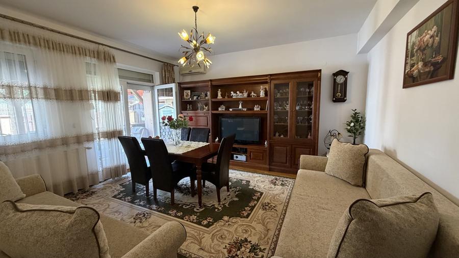 Duplex cu 4 camere cu Canalizare în Roșu