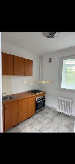 Apartament cu 2 camere semidecomandat, mobilat în Progresul