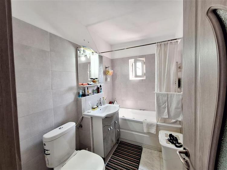 Apartament cu 2 camere semidecomandat, mobilat în Mioriței