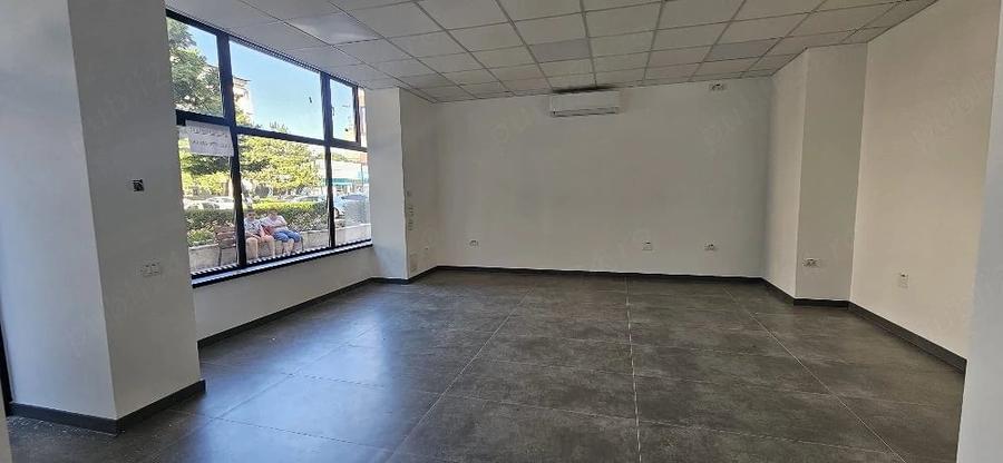 Spațiu comercial, de 98 mp, în Poarta 6