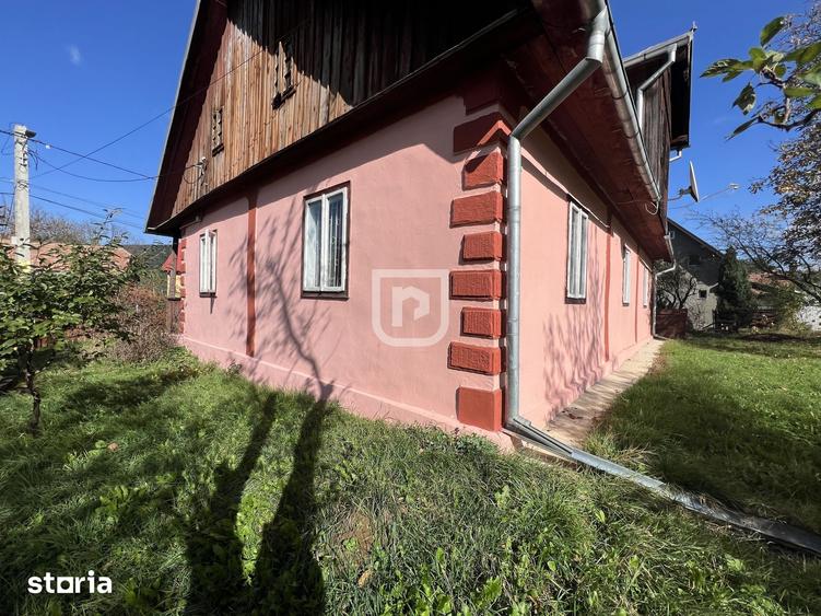 Casă cu 4 camere cu Teren 904 Mp în Frasin